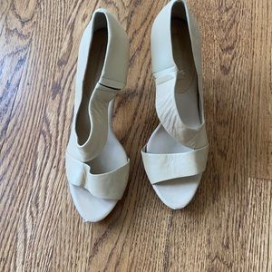 Nude Banana Republic Heels size 9M